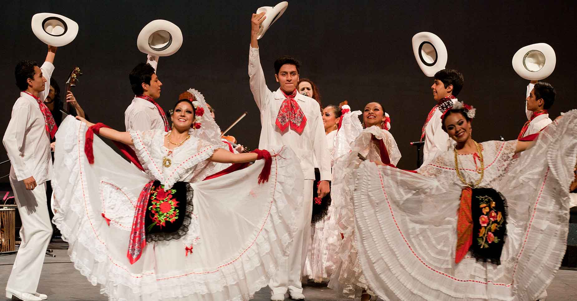 Trajes típicos llenos de tradición México